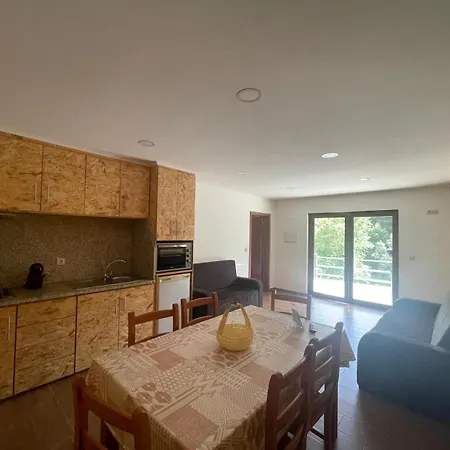 Campismo Rural Rio Caldo Pensión Gerês